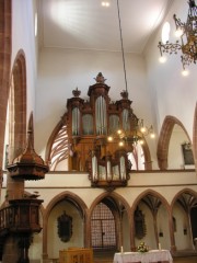 Vue générale de la nef et de l'orgue, depuis l'entrée. Cliché personnel