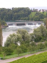 Le fleuve Rhin vu depuis le parvis de la Bergkirche de Rheinau. Cliché personnel