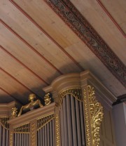 Vue de détails du plafond vers l'orgue. Cliché personnel