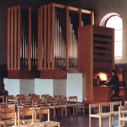 Vue de l'orgue Kuhn du Temple de Vallorbe. Crédit: //orgue-orret.org/
