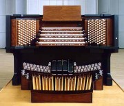 Console de l'orgue du Cube Concert Hall, Japon, Shiroishi. Crédit: http://www.lares.dti.ne.jp/~jubal/swm/swm-e.html