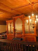 Vue de l'orgue Kuhn (1986) du Temple de Vauffelin. Cliché personnel (mars 2009)