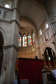Elévation de la nef et du choeur (contraste roman-gothique). Cliché personnel