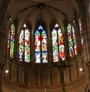 L'ensemble des hauts vitraux de l'abside (env. milieu 19ème s.). Cliché personnel