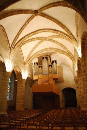 Vue intérieure de la nef en direction du nouvel orgue Metzler. Cliché personnel (juillet 2009)
