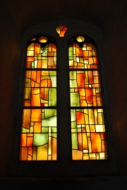 Grand vitrail de l'abside centrale (de Frère Eric de Taizé). Cliché personnel