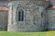 Les belles bandes lombardes de la grande abside. Cliché personnel (avril 2010)