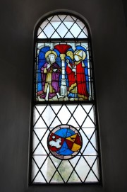 Un vitrail du choeur (à gauche: Jean le Baptiste, vers 1470). Cliché personnel