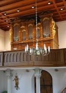 Vue de l'orgue R. Steiner (1993) et de son buffet historique. Cliché personnel (juillet 2010)