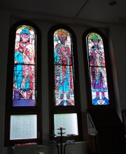 Vue des vitraux du choeur, à gauche. Cliché personnel
