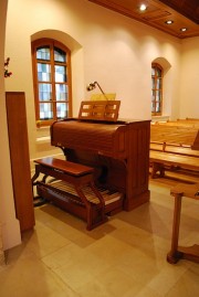 Vue de la console de l'orgue à droite de l'entrée du choeur. Cliché personnel