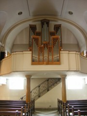 Nef de l'église de Glovelier et l'orgue Armagni & Mingot. Cliché personnel