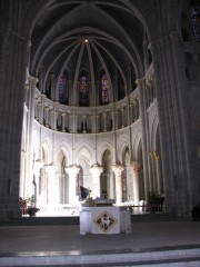 Choeur de la cathédrale: ambiance obscurcie créée pour d'autres photographes. Cliché personnel