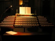 Console à 5 claviers du grand orgue Fisk (console dans la nef). Cliché personnel