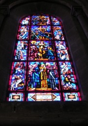 Une autre vue d'un vitrail du transept Sud, sous la rose. Cliché personnel