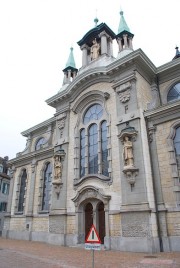 Vue extérieure de cette église catholique. Cliché personnel (automne 2012)