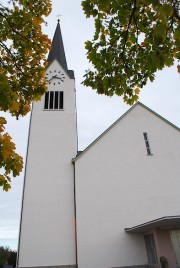 Vue de l'église catholique de Aadorf. Cliché personnel (automne 2012)