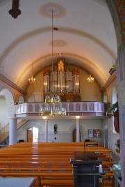 Vue de la nef avec l'orgue Kuhn. Cliché personnel