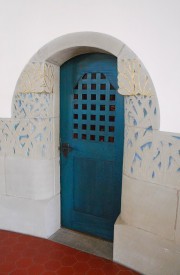 Une porte avec décor typiquement Art Nouveau. Cliché personnel