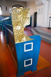 Une tête de banc au décor très typé Art Nouveau. Cliché personnel