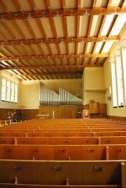 Vue de la nef avec l'orgue, dans le choeur. Cliché personnel