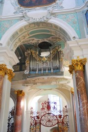 Autre vue de l'orgue Abbrederis-Metzler, avec la grille d'entrée. Cliché personnel
