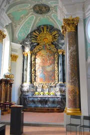 Perspective en direction du maître-autel de la chapelle. Cliché personnel