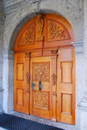 Porte d'entrée dans l'église abbatiale. Cliché personnel