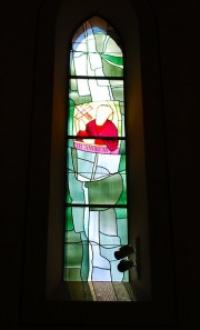 Autre vitrail de W. Hartung dans la nef. Cliché personnel