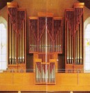 Le grand orgue Kuhn modifié par A. Hauser (état actuel). Source: orgbase.nl/