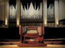 L'orgue Casavant sauvé par le Firme américaine Quimbypipeorgans et placé dans cette salle. Source: https://www.jaxsymphony.org/about/jacoby-symphony-hall/ L'orgue Casavant sauvé par le Firme américaine Quimbypipeorgans et placé dans cette salle. Source: https://www.jaxsymphony.org/about/jacoby-symphony-hall/