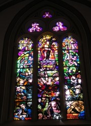Autre vitrail dans une chapelle côté nord. Cliché personnel