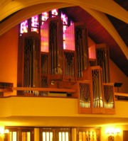 L'orgue vu de trois-quarts. Cliché personnel