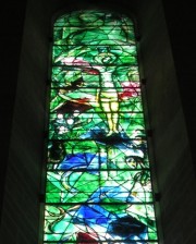 La partie haute du grand vitrail axial par Chagall. Cliché personnel