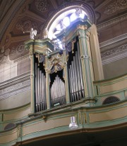 Vue de l'orgue de trois-quarts en contre-plongée. Cliché personnel