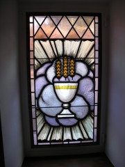 Autre vitrail dans le choeur à droite, église de Montheron. Cliché personnel