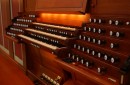 La console de l'orgue mis en évidence dans cette page. Crédit: www.jaeckelorgans.com/