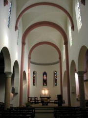 Vue axiale de la nef principale, Sacré-Coeur, Ouchy. Cliché personnel