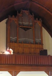 Une dernière vue de l'orgue Mutin-C.-Coll, sans éclairage artificiel. Cliché personnel