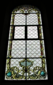 Exemple d'un vitrail, de type répétitif, dans l'église d'Hergiswil. Cliché personnel