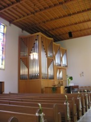 Une dernière vue de la nef et de l'orgue Kuhn. Cliché personnel