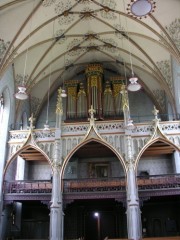 Vue sur la double tribune et l'orgue depuis la nef. Cliché personnel