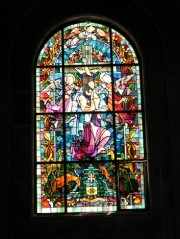 Un vitrail d'une chapelle du bas-côté Sud (chap. des fonts baptismaux). Cliché personnel