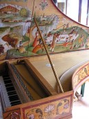Vue d'un clavecin dans le style italien de M. Chabloz. Cliché personnel (2006) Vue d'un clavecin dans le style italien de M. Chabloz. Cliché personnel (2006)
