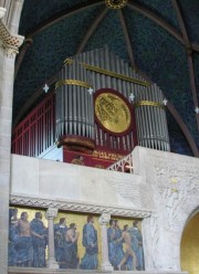 Une dernière vue des orgues Kuhn (1987) au buffet Art Nouveau. Cliché personnel