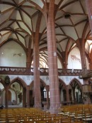 Vue intérieure de l'église-halle gothique. Cliché personnel (juillet 2008)