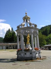 La fontaine bénie de la place. Cliché personnel
