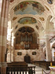 Belle perspective de la nef en direction des orgues. Cliché personnel