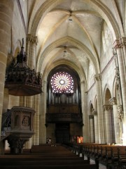 Vue de la nef de l'église en direction des orgues Callinet. Cliché personnel