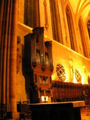 Autre perspective sur l'orgue de choeur (le soir, au concert). Cliché personnel